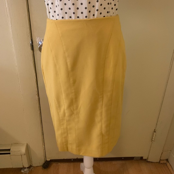 Banana Republic Butter Yellow Pencil Skirt - Picture 4 of 6